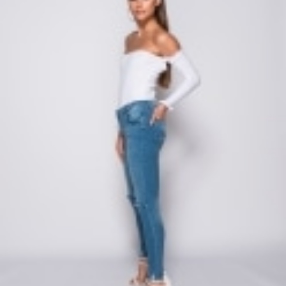 Knee Slit Frayed Hem Skinny Jeans - Picture 2 of 3